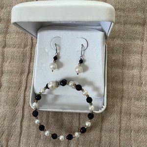 Bracelet and earrings genuine black onix